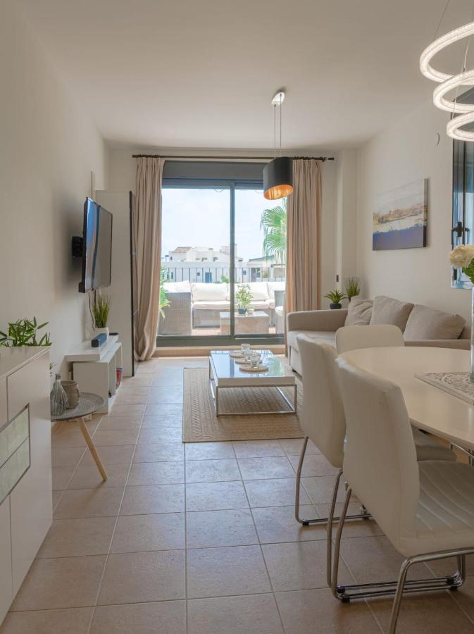 Beautiful Two Bedroom Apartment In Alamar ลากาลาเดมิฮาส ภายนอก รูปภาพ